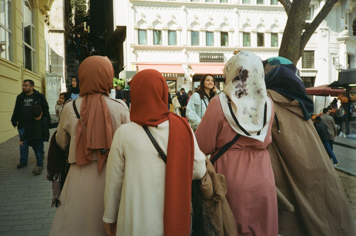 Travel Etiquette Image